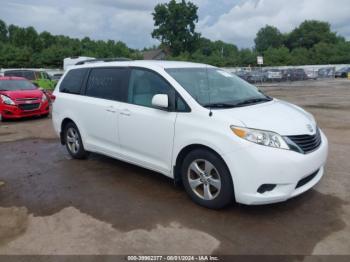  Salvage Toyota Sienna