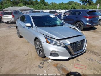  Salvage Nissan Altima