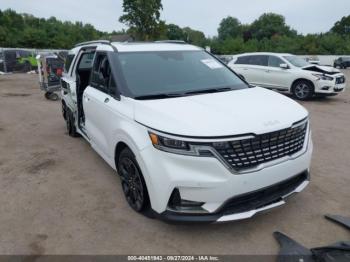  Salvage Kia Carnival