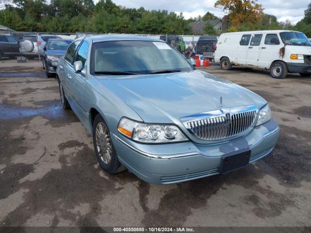  Salvage Lincoln Towncar