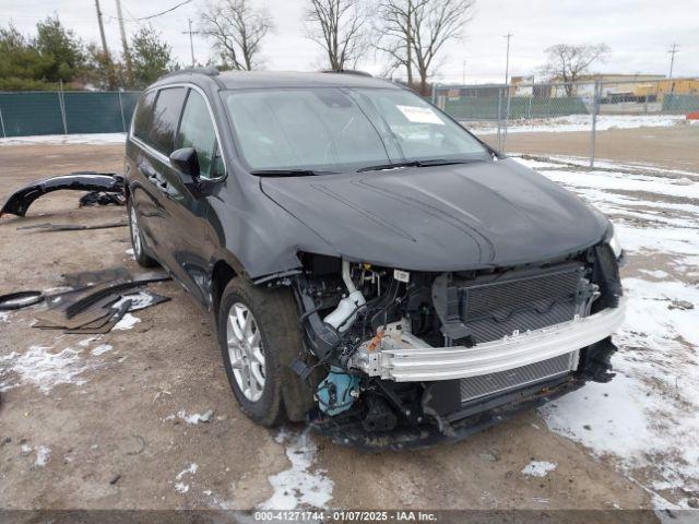  Salvage Chrysler Pacifica