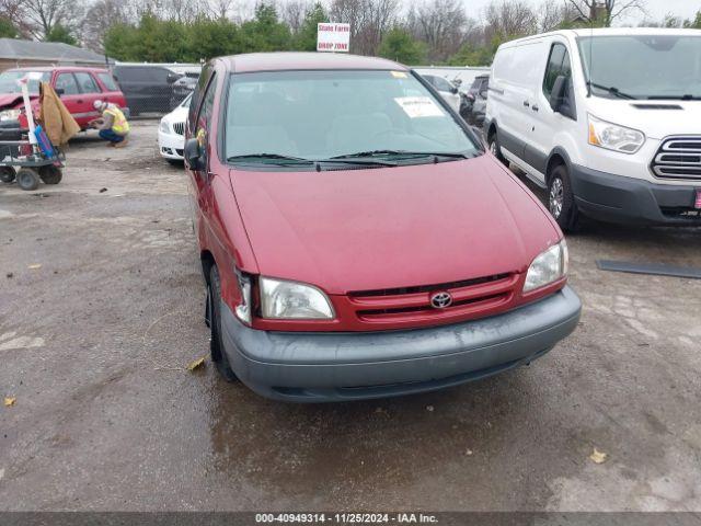  Salvage Toyota Sienna