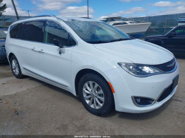  Salvage Chrysler Pacifica