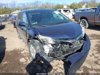  Salvage Toyota Sienna