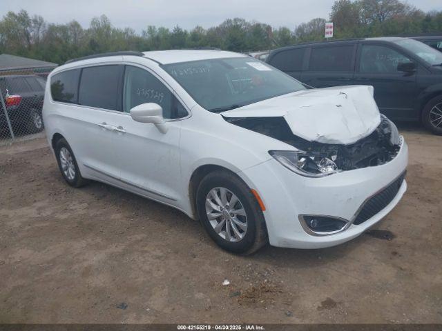  Salvage Chrysler Pacifica