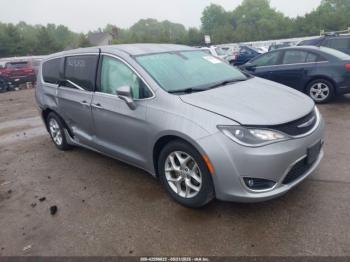  Salvage Chrysler Pacifica