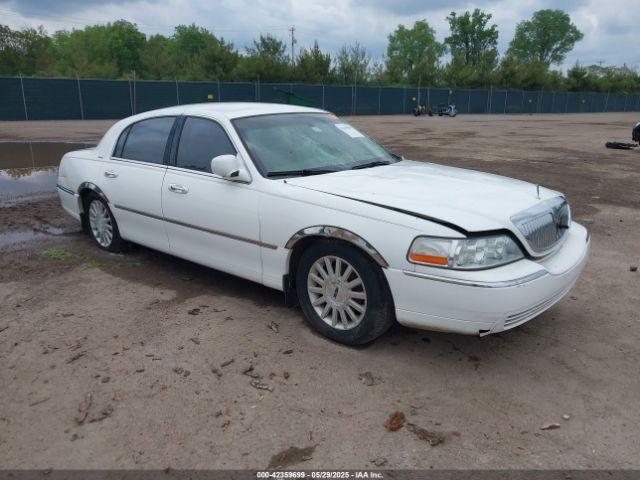  Salvage Lincoln Towncar