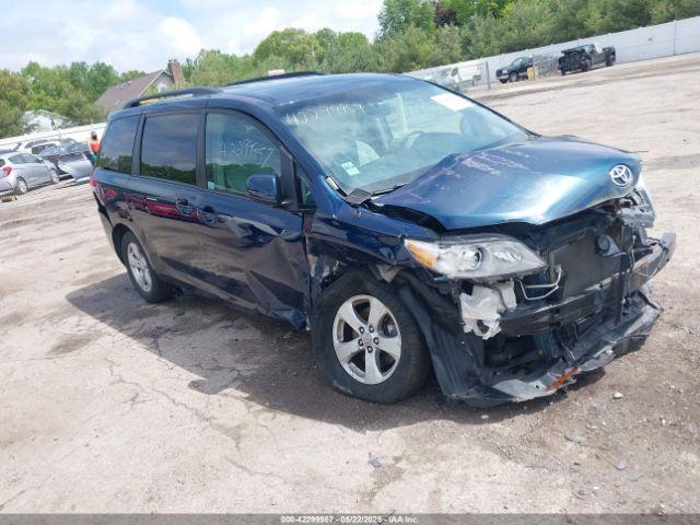  Salvage Toyota Sienna