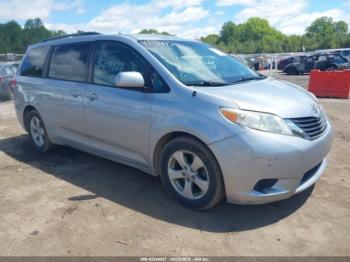  Salvage Toyota Sienna