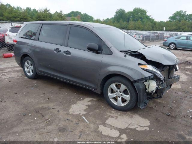  Salvage Toyota Sienna