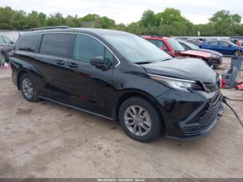  Salvage Toyota Sienna