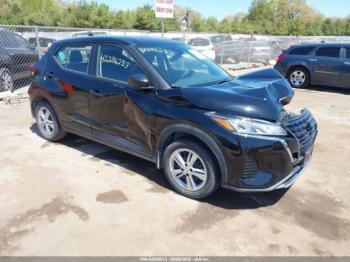  Salvage Nissan Kicks