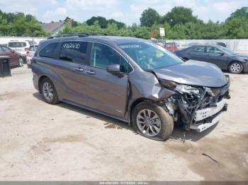  Salvage Toyota Sienna
