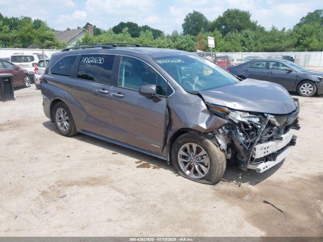  Salvage Toyota Sienna