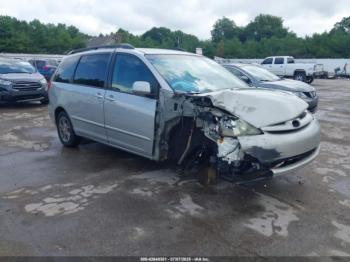  Salvage Toyota Sienna