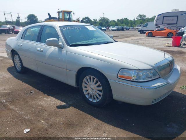  Salvage Lincoln Towncar