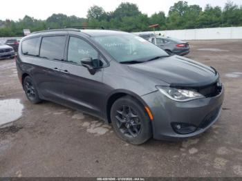  Salvage Chrysler Pacifica