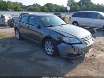  Salvage Chrysler 200
