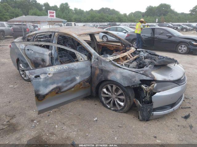  Salvage Chrysler 200