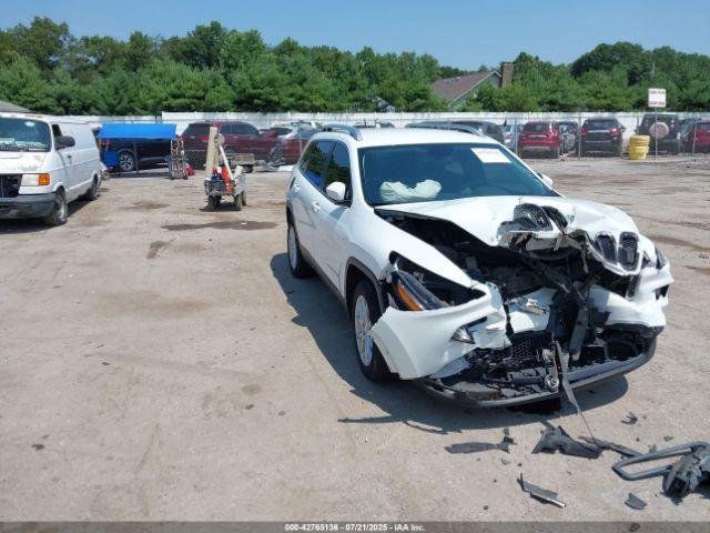  Salvage Jeep Cherokee