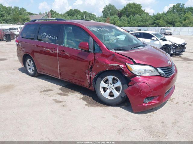  Salvage Toyota Sienna