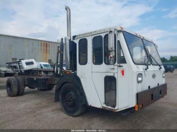  Salvage Crane Carrier Low Entry