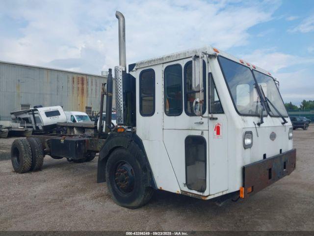  Salvage Crane Carrier Low Entry
