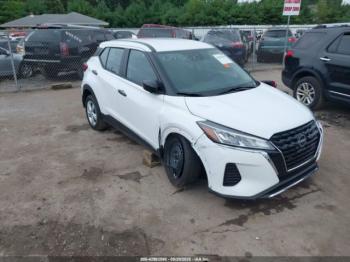  Salvage Nissan Kicks Play