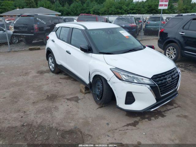  Salvage Nissan Kicks Play