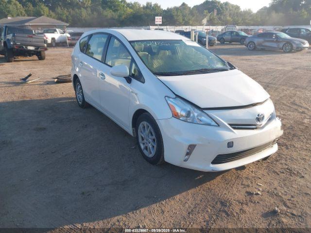  Salvage Toyota Prius v