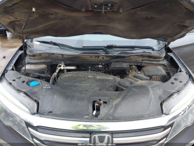 Honda Pilot Touring Image 14