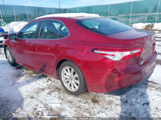 Toyota Camry Le Image 12