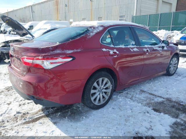 Toyota Camry Le Image 3