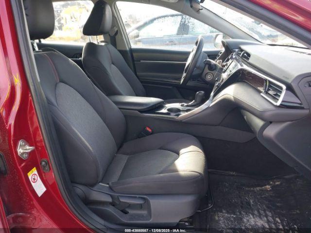 Toyota Camry Le Image 11