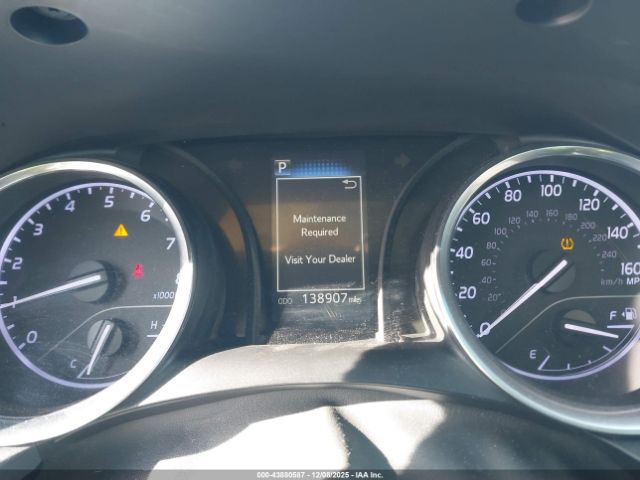 Toyota Camry Le Image 4