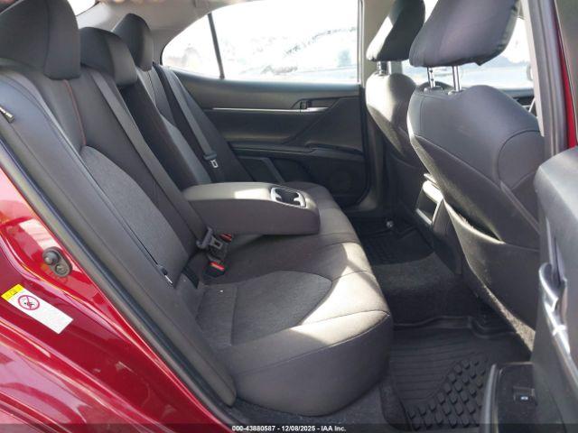 Toyota Camry Le Image 9