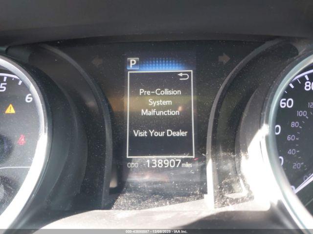 Toyota Camry Le Image 5