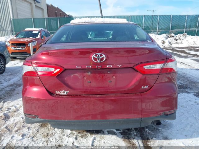 Toyota Camry Le Image 16