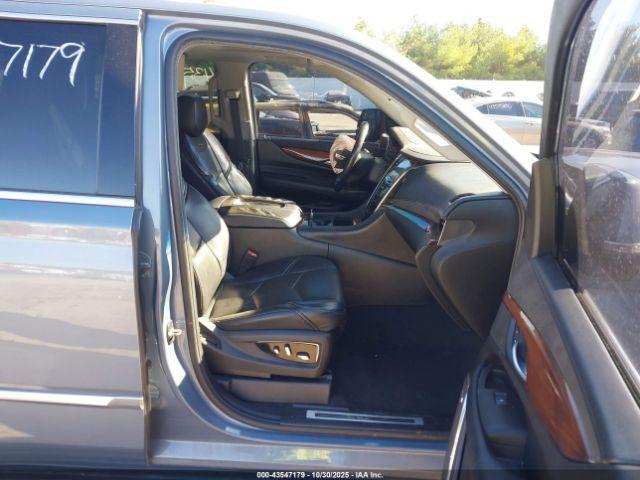 Cadillac Escalade Luxury Image 3