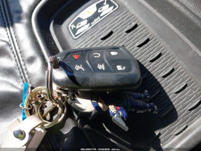 Cadillac Escalade Luxury Image 15