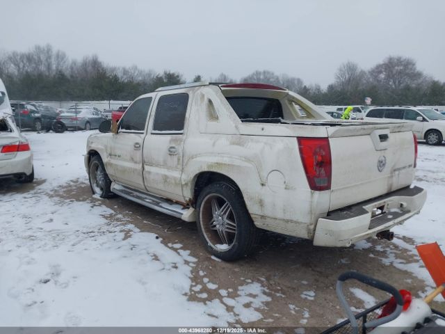 Cadillac Escalade Standard Image 6