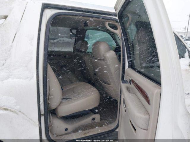 Cadillac Escalade Standard Image 10