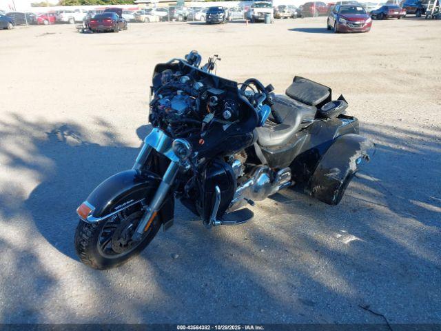 Harley-Davidson Flhtcutg Tri Glide Ultra Classic Image 11