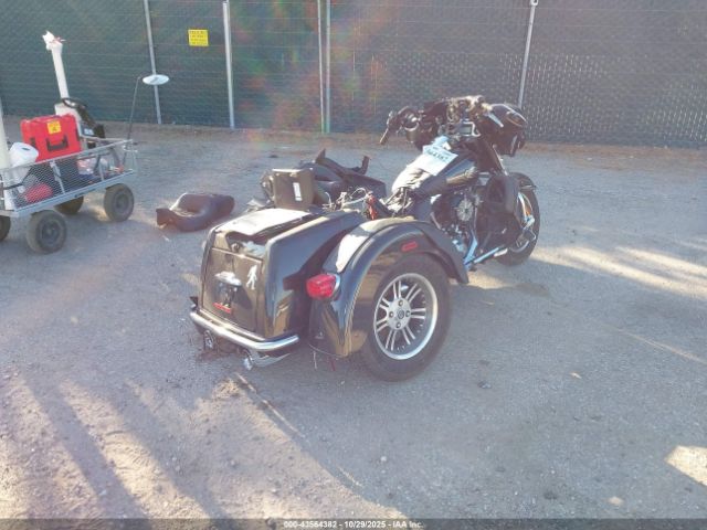 Harley-Davidson Flhtcutg Tri Glide Ultra Classic Image 12