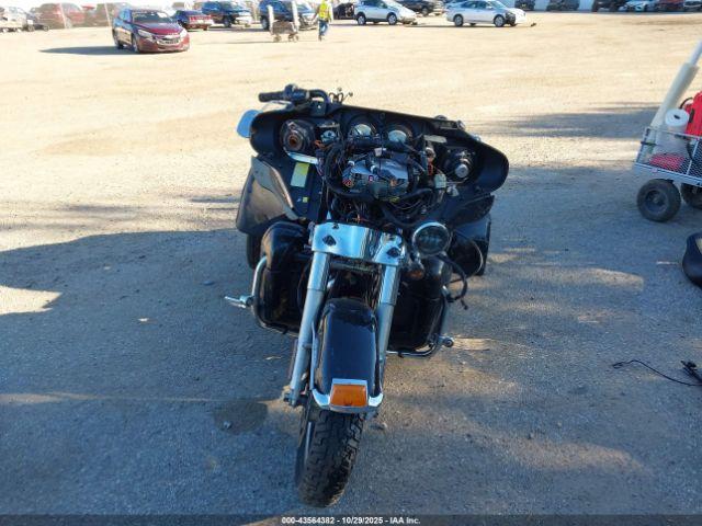 Harley-Davidson Flhtcutg Tri Glide Ultra Classic Image 3