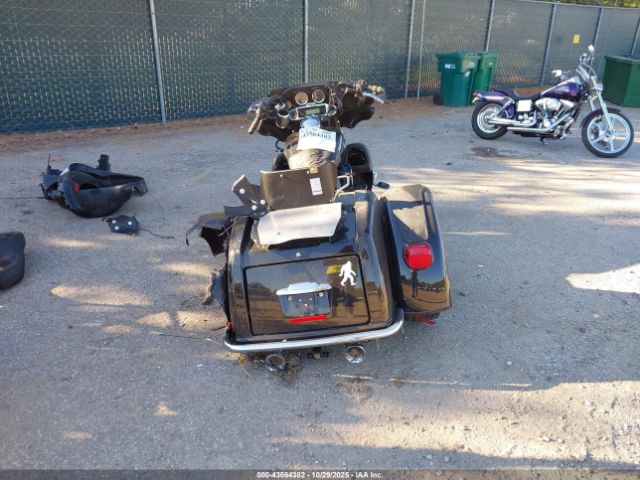 Harley-Davidson Flhtcutg Tri Glide Ultra Classic Image 6