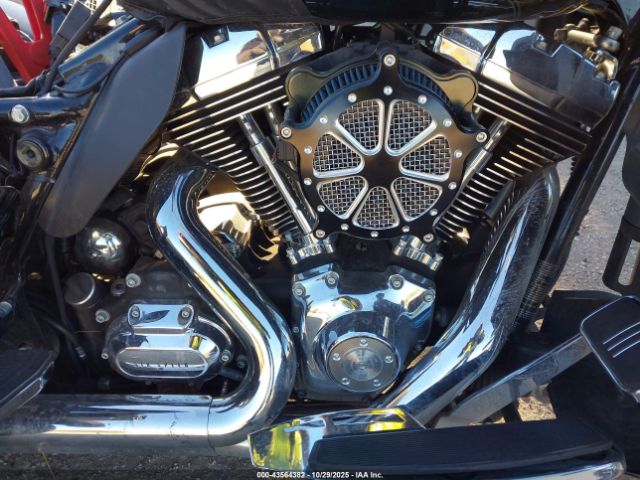 Harley-Davidson Flhtcutg Tri Glide Ultra Classic Image 5