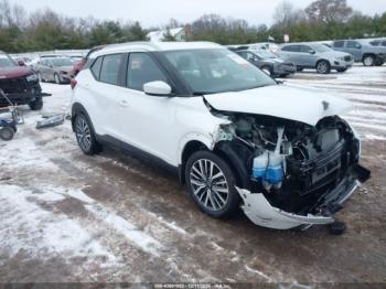  Salvage Nissan Kicks
