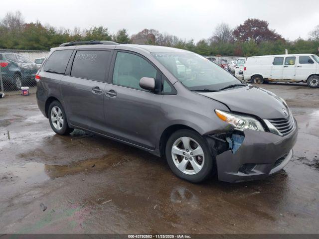  Salvage Toyota Sienna