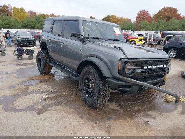  Salvage Ford Bronco
